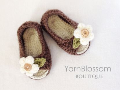 Picture of CROCHET PATTERN - Peek-a-boo Baby Shoes - digital download, PDF, baby booties, crochet shoes, baby girl