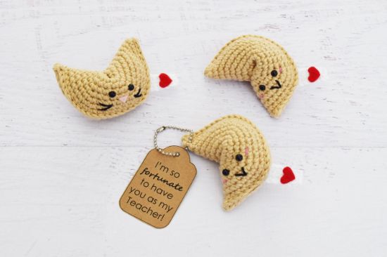 Picture of Amigurumi CROCHET PATTERN - Fortune Cookie Keychain - play food, teacher gift, printable gift tags
